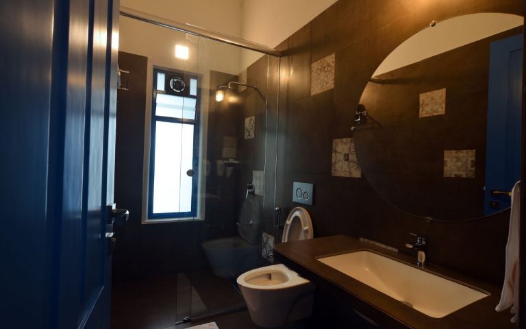 3BHK villa bathroom: Contemporary amenities for comfort.