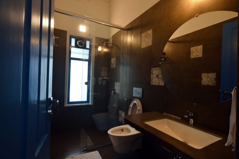 3BHK villa bathroom: Contemporary amenities for comfort.