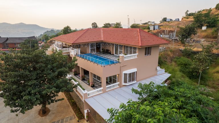 A cozy cottage villa with four bedrooms, situated in the serene surroundings of Alang. Surrounded by lush greenery and offering a peaceful retreat for relaxation.